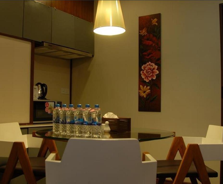Hotel Shwe Gone Daing, Yangon Extérieur photo