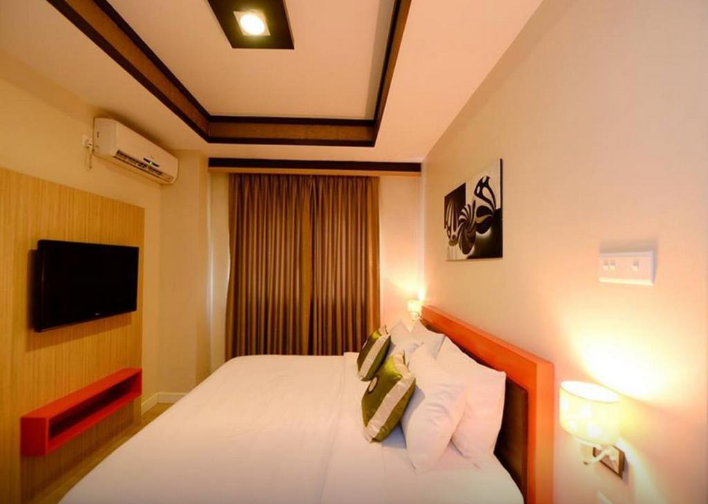 Hotel Shwe Gone Daing, Yangon Extérieur photo
