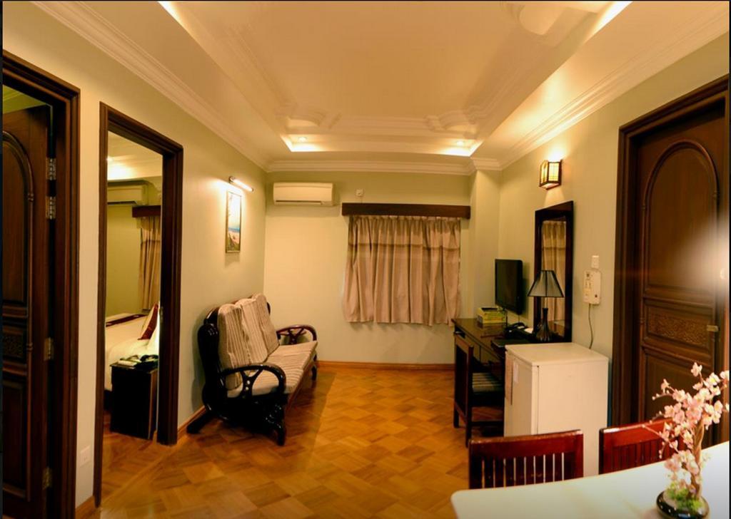 Hotel Shwe Gone Daing, Yangon Extérieur photo